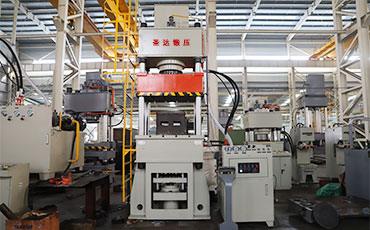 三梁四柱液壓機(jī)簡(jiǎn)述（結(jié)構(gòu)、特點(diǎn)、參數(shù)及配置）